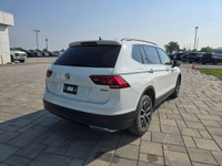 2019 Volkswagen Tiguan Comfortline 4MOTION with 150,000kms. Leather, Panoramic Power Sunroof, Heated... (image 4)