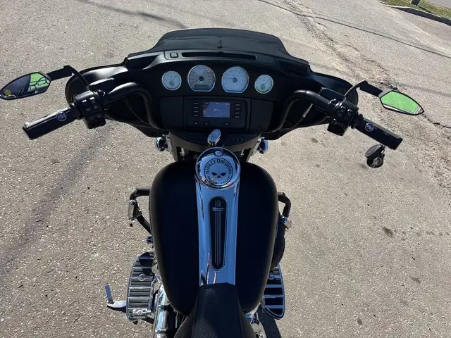 2017 Harley-Davidson Street Glide ~ STREET GLIDE ~ 107CI ~ DETAT in Sport Touring in City of Toronto - Image 22