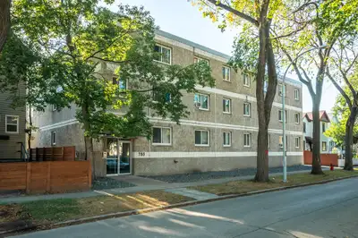 Charming character apartments conveniently located in downtown Winnipeg. On-site laundry, outdoor pa...