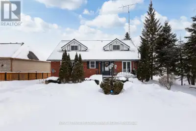 Experience the best of lakefront living in the charming community of Scugog, where peaceful waterfro...