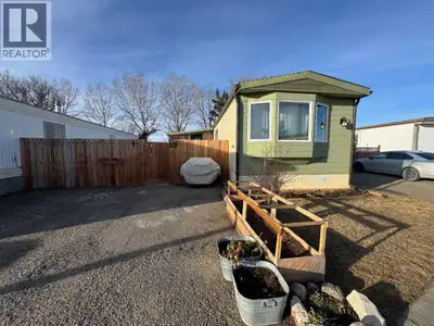 This bright and spacious 1,251 sq/ft mobile home offers exceptional value and comfort in a convenien...