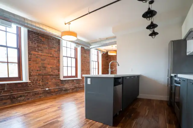Unit 304 at 85 King street E62854405098497123