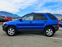 Experience the reliable and versatile 2007 Kia Sportage in a stunning blue finish with front-wheel d... (image 3)