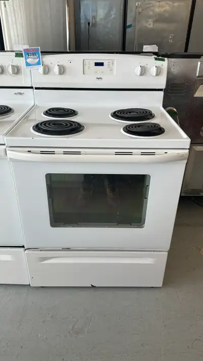 2208- Cuisinière Inglis blanche serpentin white stove, View more