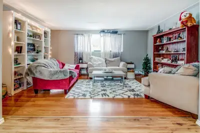 Don’t miss out on 2-20 Yager Avenue! Available June 15th. This six-plex is centrally located near al...