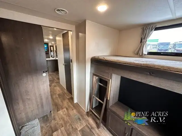 2019 Forest River RV Salem 32BHDS Bunk Room & 2 Slides in Travel Trailers & Campers in Moncton - Image 39