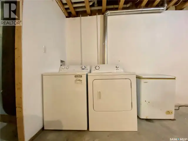 A & B 422 St Mary STREET Esterhazy, Saskatchewan in Houses for Sale in Regina - Image 26