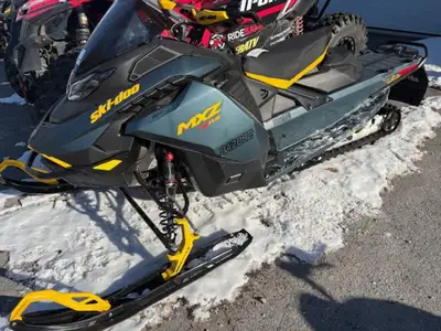 Bay Marine Sales 2026 Ski-Doo MXZ X-RS 850 E-TEC 137 1.25, 10.5 in_Blue DEMO SALE brp studs 2026 Ski...
