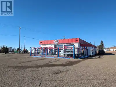 Presenting an excellent opportunity to lease a 2,650 Sqft building strategically situated on the bus...