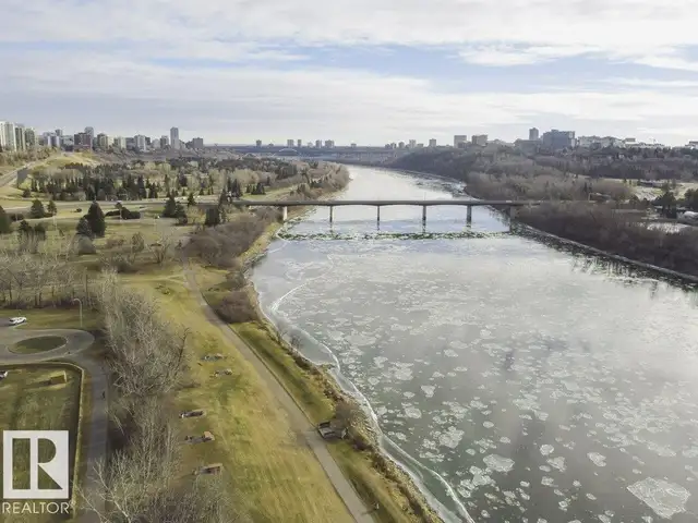 11 WELLINGTON CR NW Edmonton, Alberta in Houses for Sale in Edmonton - Image 10