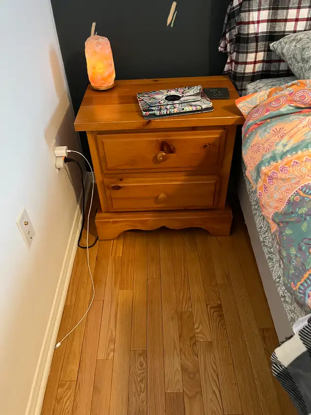 Used Solid Pine wood dresser with matching nightstands in Dressers & Wardrobes in Ottawa - Image 2