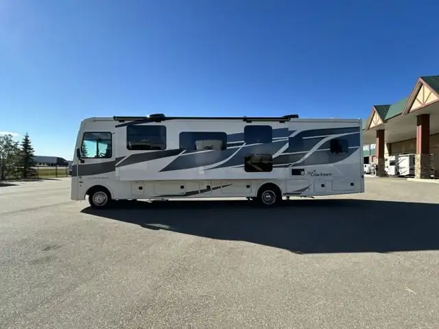 2022 Coachmen RV Mirada 35ESF in RVs & Motorhomes in Red Deer - Image 7