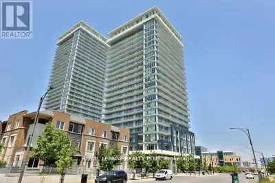 Stunning east-facing apartment with breathtaking panoramic views from the 8th floor. This 1-bedroom,...