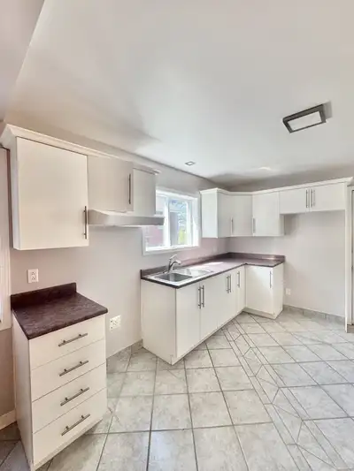 3.5 à Longueuil - électros & parking inclus - Dispo 15 juillet