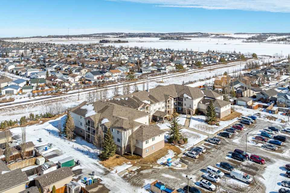 Renovated 2 bedroom at Lonsdale Court 4