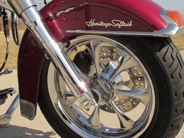 2006 Harley-Davidson FLSTC Heritage Softail Classic in Sport Touring in Leamington - Image 7