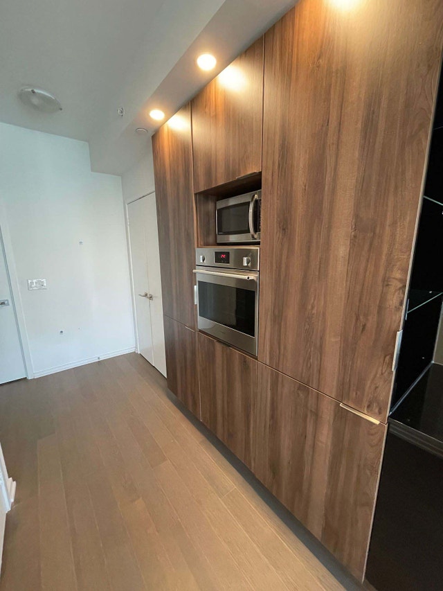 Bachelor Condo For Rent Downtown Toronto High Floor Clear View Long