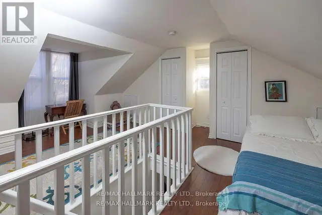 UPPER - 18 PAPE AVENUE Toronto (South Riverdale), Ontario in Long Term Rentals in City of Toronto - Image 12