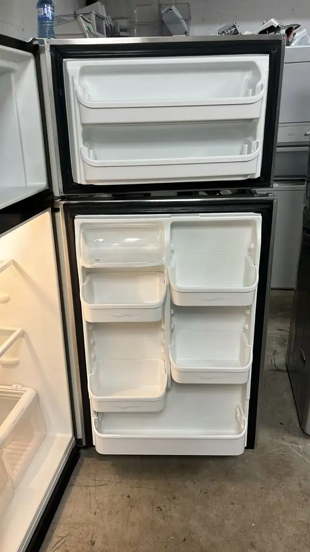 Frigidaire 30” Refrigerator Fully Tested  30-Day Warranty in Refrigerators in Kitchener / Waterloo - Image 7