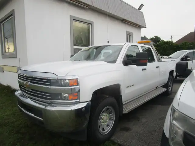 Chevrolet Silverado 3500HD Multi-Passenger Cab Work Truck