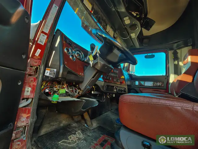 2019 Western Star 5700 Cab For Parts - Stock #: WS-0802-18 in Heavy Equipment Parts & Accessories in Hamilton - Image 7