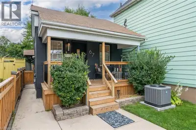 Welcome to 67 Glendale Ave N, Hamilton – affectionately known as “a condo with a backyard!” This bea...