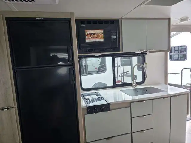 2025 Winnebago Micro Minnie 1821FB in Travel Trailers & Campers in Penticton - Image 12