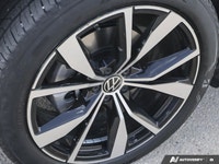 * R-Line Exterior Styling: Sportier bumpers, badging, and 21-inch Braselton machined-finish alloy wh... (image 8)