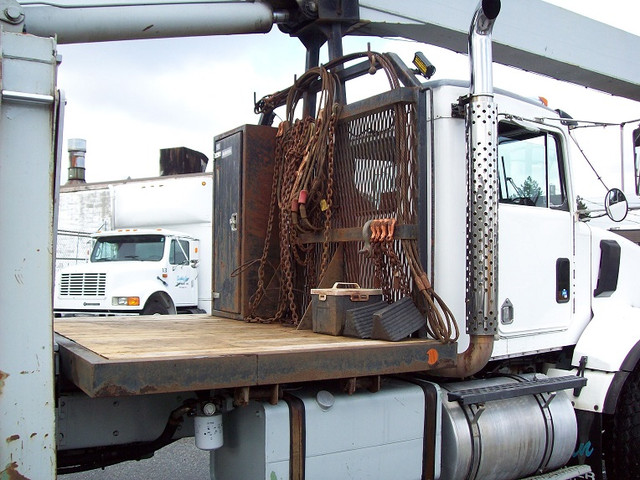 1991 Kenworth T450 Boom Truck in Heavy Trucks in Burnaby/New Westminster - Image 3