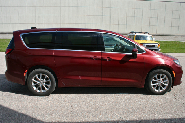 2023 Chrysler Pacifica Touring L AWD486353479528632323