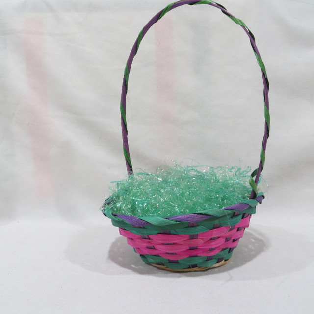 Small Easter Basket With Easter Grass in Holiday, Event & Seasonal in Winnipeg