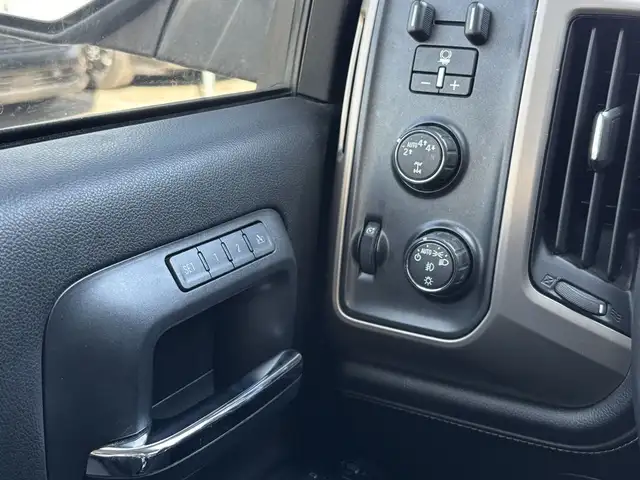 2017 GMC Sierra 1500 Denali 4x4 Crew Cab • 6.2L • Sunroof • Pwr  in Cars & Trucks in Calgary - Image 13