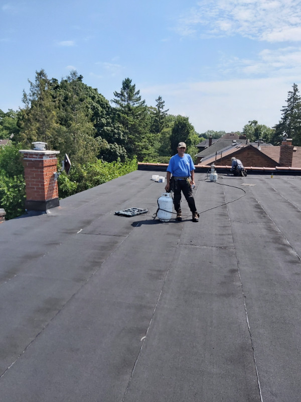 Flat Roof & shingles in Roofing in Mississauga / Peel Region - Image 3