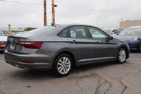 WELL MAINTAINED Drive the Volkswagen Jetta 1.4T Highline where style meets performance! Experience a... (image 6)