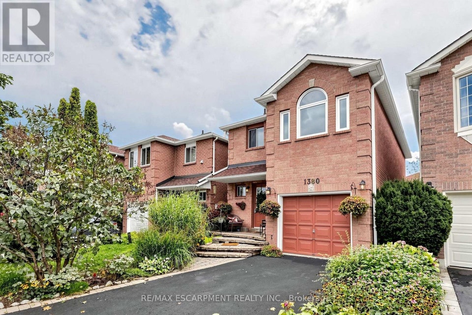 1380 Hazel Mccleary Drive Oakville (CV Clearview), Ontario, photo 2 of 40