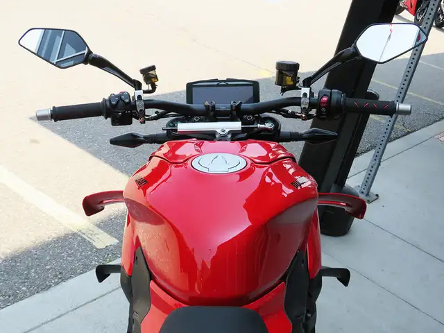 2025 Ducati Streetfighter V4 Ducati Red in Sport Bikes in Cambridge - Image 7