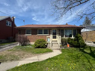 Renovated 3-Bedroom Unit on the Main Floor of Bungalow! (Upper-1) This freshly renovated apartment i...