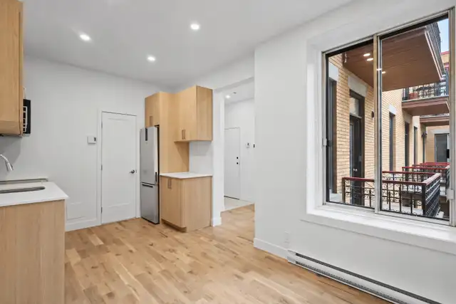 Studio - Plateau Mont-Royal - Electricity + Hot Water - Available Now!