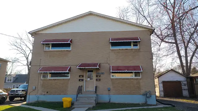 MAIN FLOOR  2 BEDROOM APARTMENT ~ $1295 in Long Term Rentals in Sarnia - Image 2