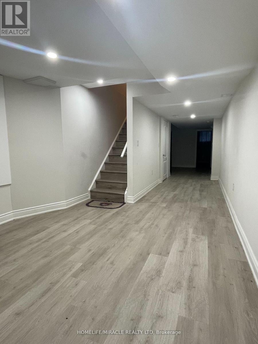 9 HUMBERSTONE CRESCENT Brampton (Northwest Brampton), Ontario 2