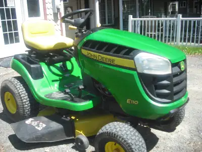 POUR TOUS RENSEIGNEMENTS ME TÉLÉPHONER AU 819-701-4069 OU 514-570-5104 Tracteur à gazon John Deer 81...