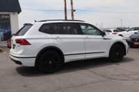 NO ACCIDENT Elevate Your Drive with the 2022 VW Tiguan Comfortline R-LINE BLACK EDITION 4Motion AWD.... (image 6)