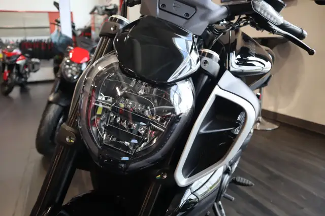 2025 Ducati Diavel V4 Thrilling Black in Street, Cruisers & Choppers in Edmonton - Image 7