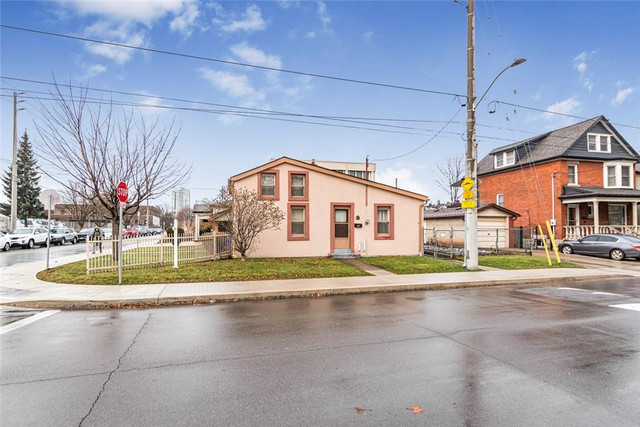 159 PARK Street N Hamilton, Ontario in Houses for Sale in Hamilton - Image 4