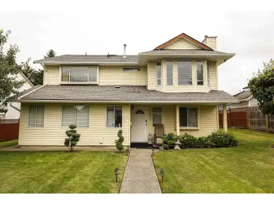 Fully renovated and very clean, 7 Bedrooms and 4 Full Baths and a separate Laundry on the below floo...