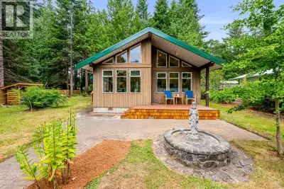 Sweet and stylish beach house - this fully renovated Denman Island hideaway just a 5-minute stroll f...
