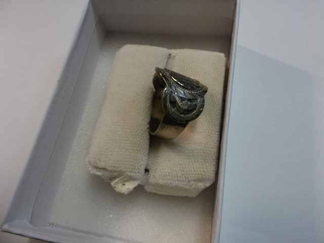 SILVER RING 9999 BEAUTIFUL AND NEW in Jewellery & Watches in Belleville - Image 2