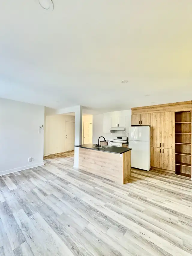 5.5-Bedroom Apartment - Dorval - Appliances + WiFi + Air Conditioning - Available December 1st