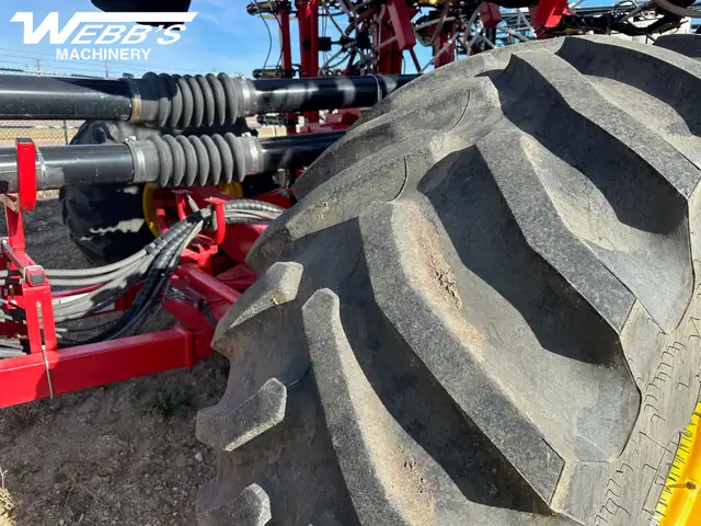 2022 Bourgault 3330-66HF/L9950  Air Seeder & Tank in Farming Equipment in Fort St. John - Image 31