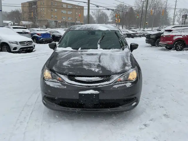 2023 Chrysler Grand Caravan SXT in Cars & Trucks in Ottawa - Image 9
